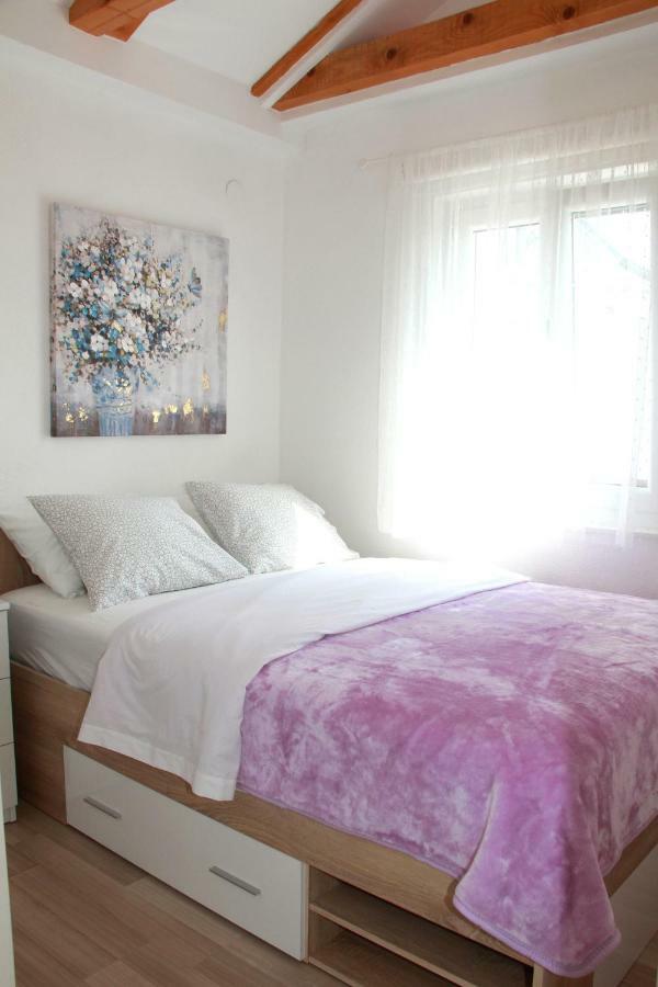 Lari Home Primošten Exteriör bild