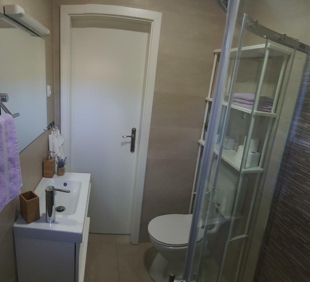 Lari Home Primošten Exteriör bild